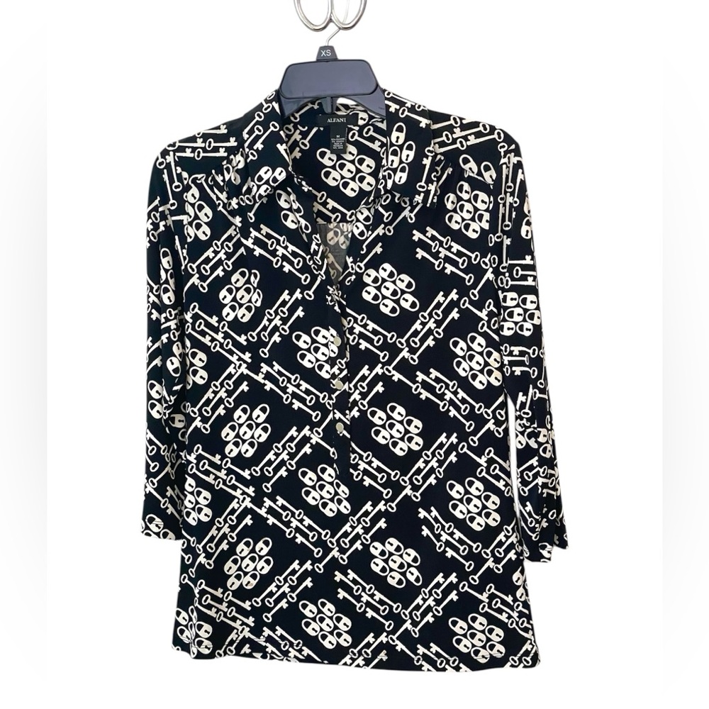 Alfani lock & key print stretchy top